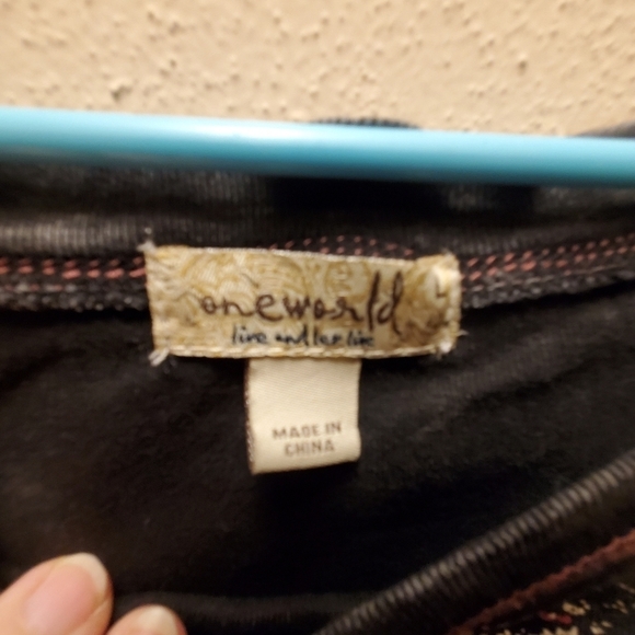 Women's size large cute and comfy dark Gray long sleeve top with heart - Picture 3 of 6